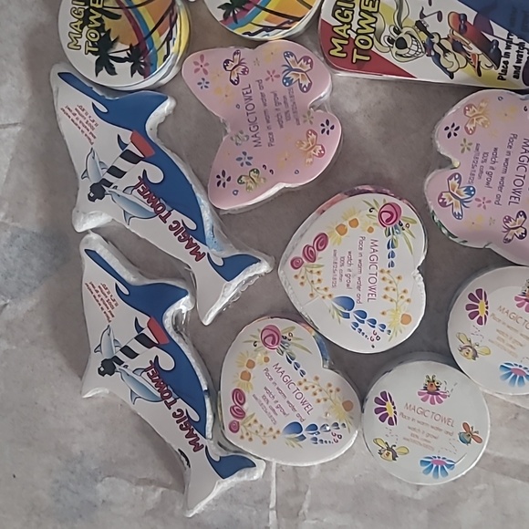 22 Magic Towels - Picture 2 of 4